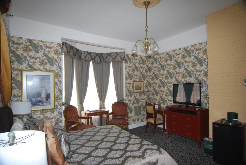 Deluxe King Room - Disability Access interior