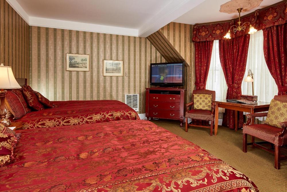 Standard Queen Room with Two Queen Beds interior